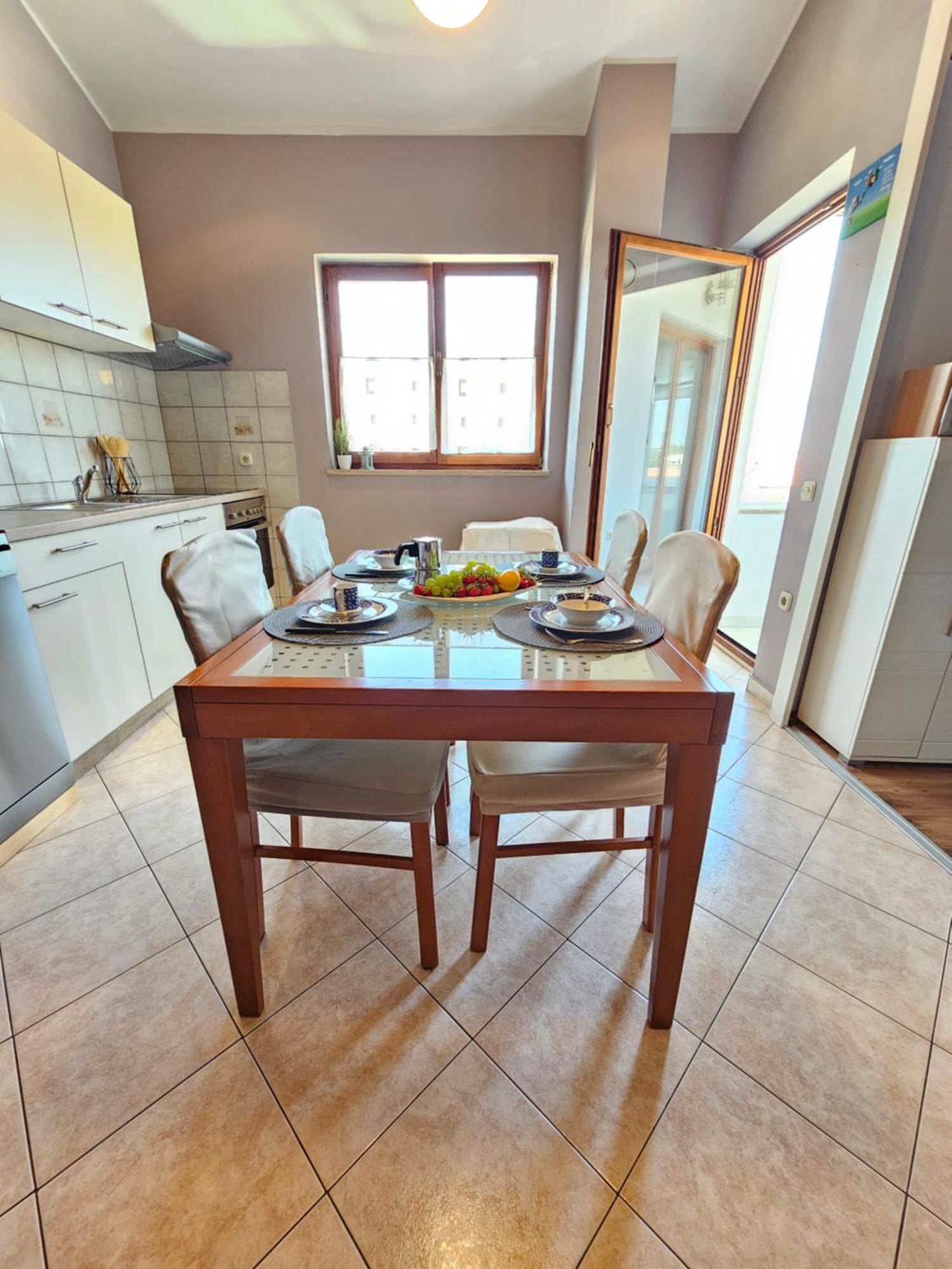 Apartment Neven Rovinj Parking Place Bagian luar foto