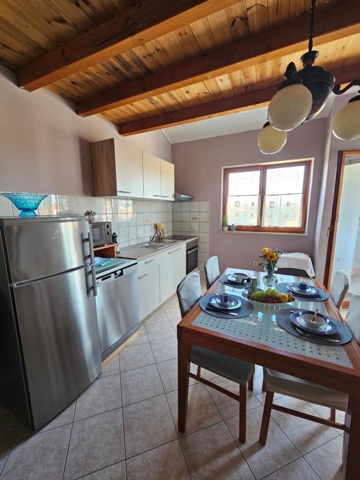 Apartment Neven Rovinj Parking Place Bagian luar foto